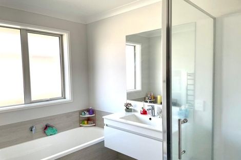 Photo of property in 22 Lakeside Terrace, Omokoroa, 3114