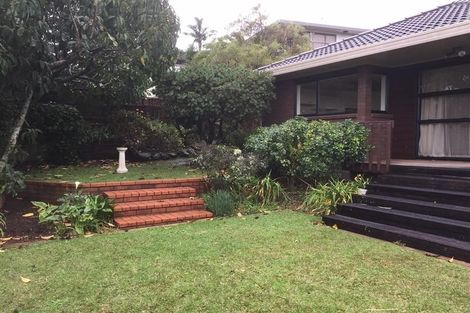 Photo of property in 21 Taupiko Place, Green Bay, Auckland, 0604