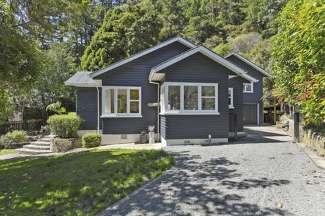 Photo of property in 113 Pinehaven Road, Pinehaven, Upper Hutt, 5019