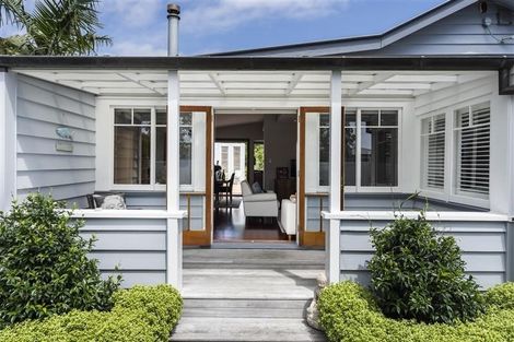 Photo of property in 18 Marie Avenue, Red Beach, 0932