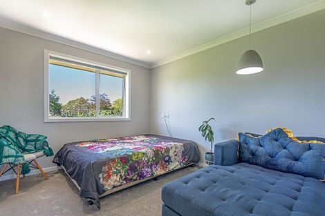 Photo of property in 2 Tutakarae Road, Kelvin Grove, Palmerston North, 4470