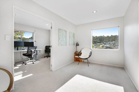 Photo of property in 69 Tamahere Drive, Glenfield, Auckland, 0629