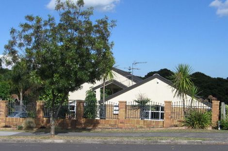 Photo of property in 26 Lagoon Way, West Harbour, Auckland, 0618