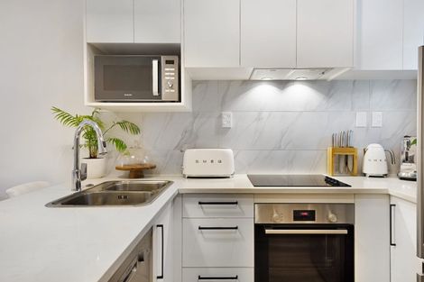 Photo of property in 41 Morihana Close, Glen Eden, Auckland, 0602