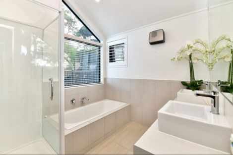 Photo of property in 254 Wade River Road, Wade Heads, Whangaparaoa, 0932