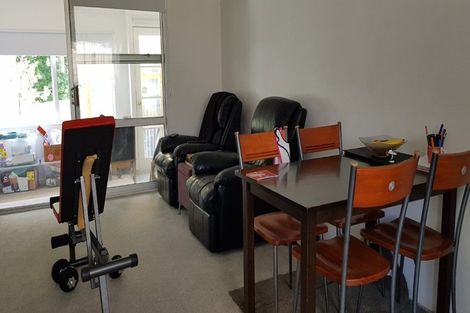 Photo of property in 3/80 West Coast Road, Glen Eden, Auckland, 0602