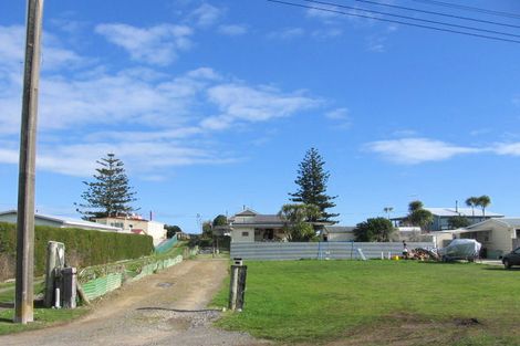 Photo of property in 16a Hall Place, Foxton Beach, Foxton, 4815