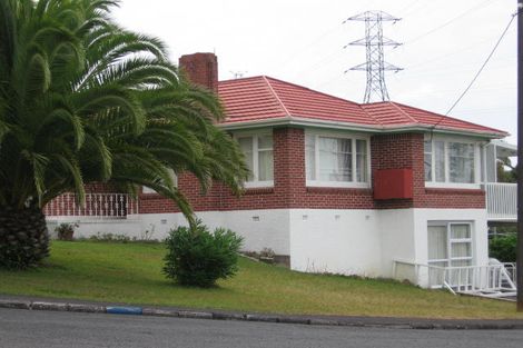 Photo of property in 6 Lyndhurst Road, Te Atatu South, Auckland, 0610