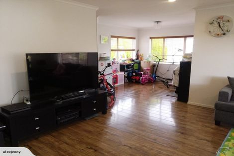 Photo of property in 59 Redcastle Drive, East Tamaki, Auckland, 2013