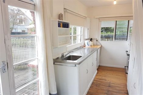 Photo of property in 353 Featherston Street, Palmerston North, 4414