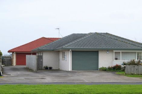 Photo of property in 2/327 Botany Road, Golflands, Auckland, 2013