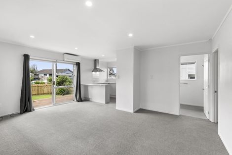 Photo of property in 1/322 Royal Road, Massey, Auckland, 0614