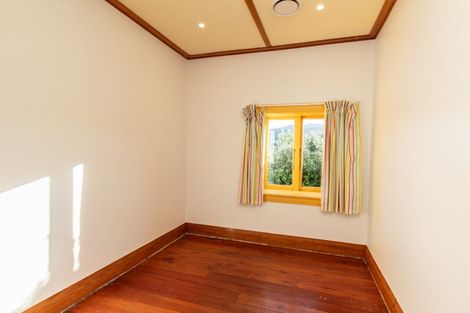 Photo of property in 12 Veronica Street, Brooklyn, Wellington, 6021