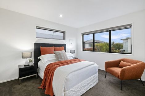 Photo of property in 136 East Coast Road, Forrest Hill, Auckland, 0620