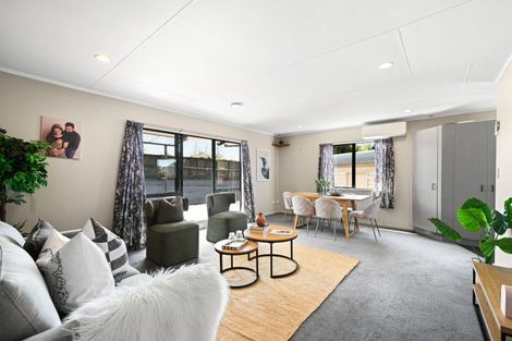 Photo of property in 8 Brough Place, St Andrews, Hamilton, 3200