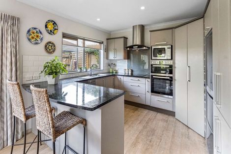 Photo of property in 30 Popata Close, Papamoa Beach, Papamoa, 3118