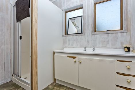 Photo of property in 81 Chivalry Road, Glenfield, Auckland, 0629