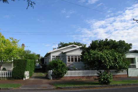 Photo of property in 24 Walker Road, Point Chevalier, Auckland, 1022