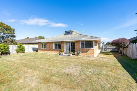 Photo of property in 18 Gandalf Crescent, Paraparaumu, 5032