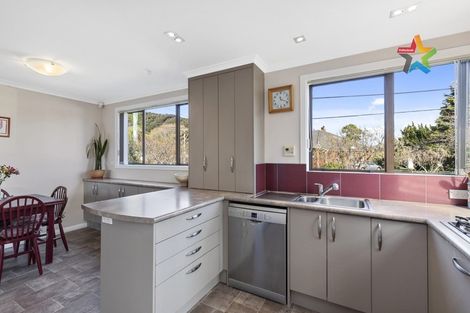 Photo of property in 2 Frickleton Grove, Waterloo, Lower Hutt, 5011