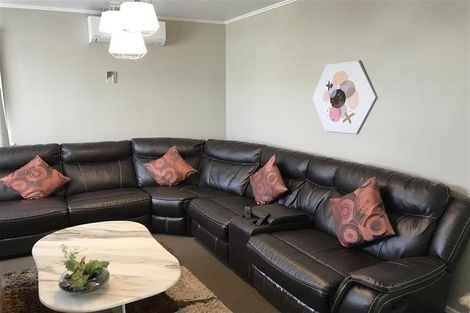 Photo of property in 4 Beeston Crescent, Manurewa, Auckland, 2102