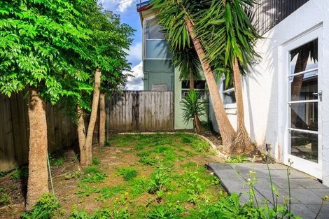 Photo of property in 2/20 Pemberton Avenue, Bayview, Auckland, 0629