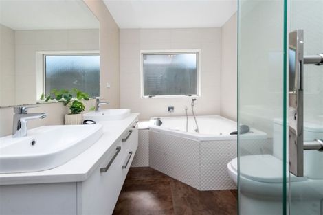 Photo of property in 8 Bilancia Place, Flat Bush, Auckland, 2016