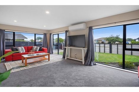 Photo of property in 135 Queenspark Drive, Parklands, Christchurch, 8083