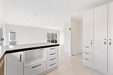 Photo of property in 5 Reno Way, Flat Bush, Auckland, 2016