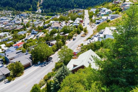 Photo of property in 15 Belfast Terrace, Queenstown, 9300