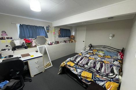 Photo of property in 17 Woodvale Road, Glen Eden, Auckland, 0602