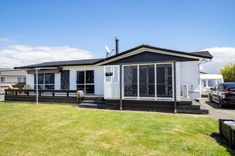 Photo of property in 71 Pipiroa Road, Ngatea, 3503