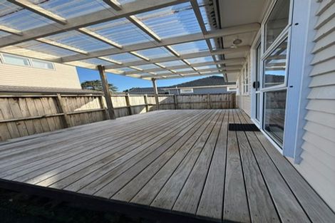 Photo of property in 6 Knox Road, Swanson, Auckland, 0612