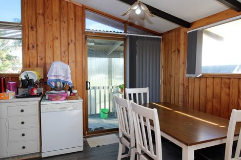 Photo of property in 28 Gibbons Road, Weymouth, Auckland, 2103