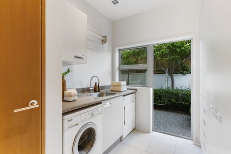 Photo of property in 11 Icarus Place, Half Moon Bay, Auckland, 2012