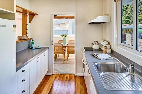 Photo of property in 39a Pukatea Street, Eastbourne, Lower Hutt, 5013