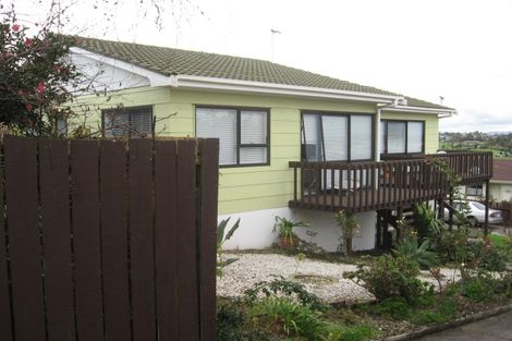 Photo of property in 2/21 Glenshee Place, Highland Park, Auckland, 2010