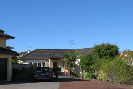 Photo of property in 17 Calypso Way, Unsworth Heights, Auckland, 0632