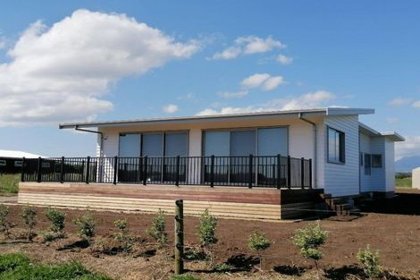 Photo of property in 58 Anglers Avenue, Warea, New Plymouth, 4381