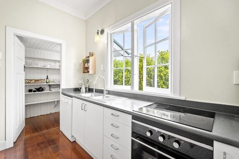 Photo of property in 17 Queen Street, Northcote Point, Auckland, 0627