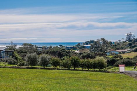 Photo of property in 8 Amelie Place, Coopers Beach, 0420