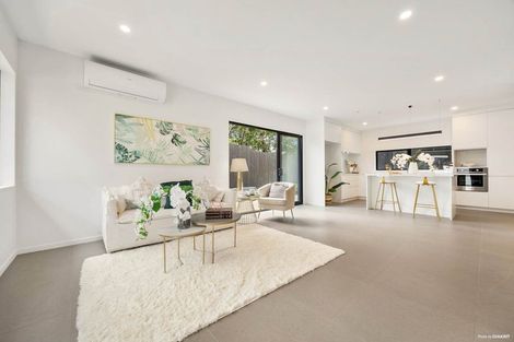 Photo of property in 11d Rene Place, Sunnyhills, Auckland, 2010