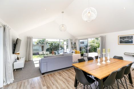 Photo of property in 2a Portland Drive, Highlands Park, New Plymouth, 4312