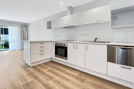 Photo of property in 3a/71 Spencer Road, Oteha, Auckland, 0632