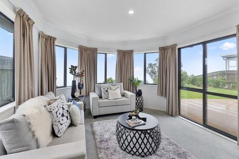 Photo of property in 52 Miles Crescent, Newlands, Wellington, 6037