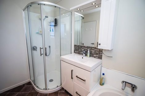 Photo of property in 68 Trias Road, Totara Vale, Auckland, 0629