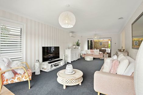Photo of property in 70 Prince Regent Drive, Half Moon Bay, Auckland, 2012