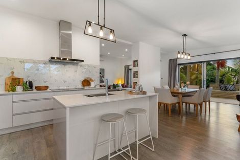 Photo of property in 104 Glendhu Road, Bayview, Auckland, 0629