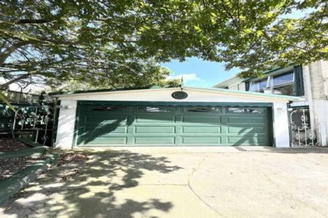 Photo of property in 27 Mirrabooka Avenue, Botany Downs, Auckland, 2010