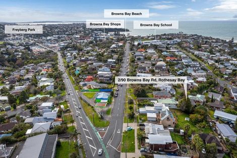 Photo of property in 2/90 Browns Bay Road, Rothesay Bay, Auckland, 0630